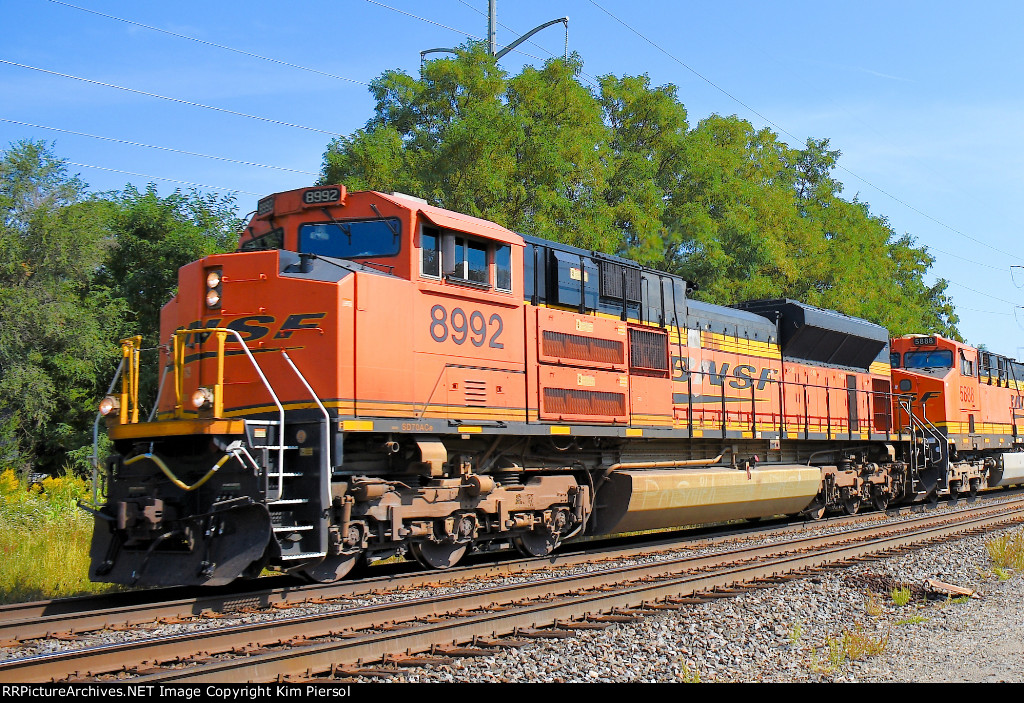 BNSF 8992